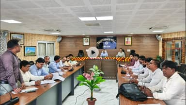 गिरिडीह: उपायुक्त ने समाहरणालय सभागार में झारखंड लाइवलीहुड प्रमोशनल सोसाइटी की योजनाओं की समीक्षा की