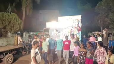 मुंगेर: मुंगेर शहर में छठ प्रतिमाओं का विसर्जन शोभा यात्रा के साथ निकाला गया