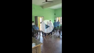 कुटुंबा: चौखरा में भविष्य के मतदाताओं ने किया मतदान का अभ्यास, मॉक इलेक्शन कार्यक्रम संपन्न