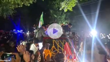 महनार: महनार में एनडीए उम्मीदवार उमेश सिंह कुशवाहा के समर्थन में चिराग पासवान का रोड शो, उमड़ा जनसैलाब