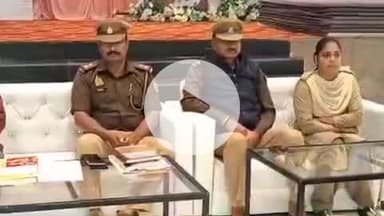 झांसी: रक्सा स्थित एक रिजॉर्ट में मिशन शक्ति कार्यशाला का आयोजन, पुलिस ने ग्रामीणों को कानून की बारीकियां समझाईं