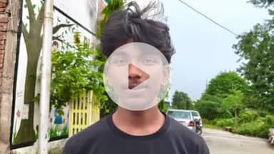 झांसी: फर्नीचर का काम करके दोस्त के साथ घर लौट रहे युवक की स्कूटी रक्सा में पोल से टकराई, एक की मौत, दूसरा घायल