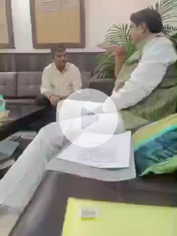 करछना: प्रयागराज के सांसद उज्जवल रमण सिंह ने जिलाधिकारी प्रयागराज से मुलाकात कर विभिन्न मुद्दों पर चर्चा की