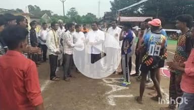 मुलचेरा: मच्छीगट्टा येथे आयोजित व्हालीबाॅल स्पर्धेचे माजी जि.प.अध्यक्ष अजय कंकडालवार यांचा हस्ते उदघाटन