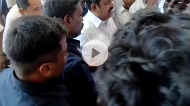 கமுதி: பசும்பொன் முத்துராமலிங்க தேவர் நினைவிடத்தில் அதிமுக கழக பொதுச் செயலாளர் எடப்பாடி பழனிச்சாமி மரியாதை