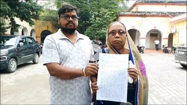 मिर्ज़ापुर: विंध्याचल निवासी मां-बेटे पहुंचे डीएम के दरबार, बोले- विपक्षी नहीं बनने देने के लिए शौचालय बेटियां जाती हैं दूसरे के घर