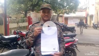 मिर्ज़ापुर: देश के रक्षक फौजी के घर की बाउंड्री तोड़कर दबंगों ने गाड़ा खंभा, कलना दुबे गांव निवासी फौजी पहुंचे डीएम कार्यालय