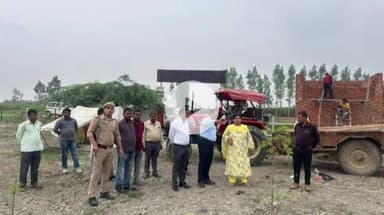 शाहजहांपुर: मुख्य विकास अधिकारी ने तुर्की खेड़ा में स्थित अटल सहजन वन का किया निरीक्षण