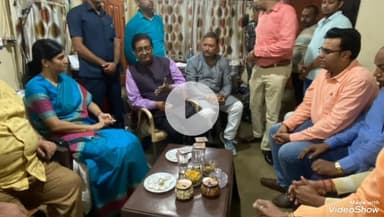 मिर्ज़ापुर: रतनगंज में अग्निकांड से पीड़ित व्यापारी के घर पहुंची केंद्रीय मंत्री अनुप्रिया पटेल, मदद का भरोसा दिया