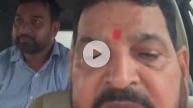 आरा: यूपी के बाहुबली नेता व पूर्व सांसद ब्रिज भूषण शरण ने हेलिकॉप्टर घटना पर कहा- आप सभी के आशीर्वाद से मैं सुरक्षित हूँ