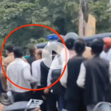 कानपुर: लॉ स्टूडेंट पर चापड़ से हमले के मामले में चौथे आरोपी की गिरफ्तारी के दौरान कचहरी में अधिवक्ताओं ने पुलिस से की मारपीट