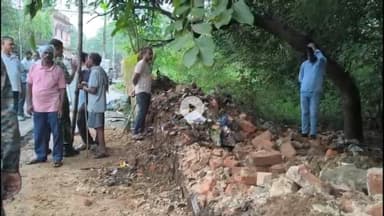 गिरिडीह: बरगंडा में सांख्यिकीय संस्थान की जमीन पर भूमाफियाओं ने कब्जे का किया प्रयास, 50 फीट बाउंड्री तोड़ी