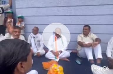 बारां: कांग्रेस प्रत्याशी प्रमोद जैन भाया के समर्थन में कोटा के पूर्व विधायक प्रहलाद गुंजल ने कैथोडी गांव में किया जनसंपर्क