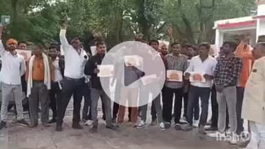 बहराइच: कलेक्ट्रेट पहुंचे सवर्ण आर्मी के पदाधिकारियों ने किया प्रदर्शन, जातिगत आरक्षण समाप्त किए जाने की मांग की