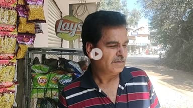 नमहोल: पुराने सड़क मार्ग पर बजरा डालने से दुकानदार का शीशा टूटा