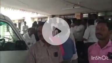 समुद्रपूर: शेतकऱ्यांचा सातबारा कोरा करावा:सर्व पक्षीय सदस्यांची व शेतकऱ्यांचे तहसिलदारान मार्फत मुख्यमंत्र्यांना निवेदन