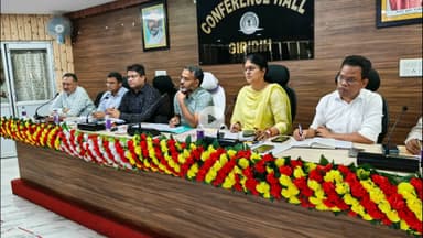 गिरिडीह: समाहरणालय सभागार में उपायुक्त रामनिवास यादव की अध्यक्षता में पेंशन अदालत से संबंधित बैठक का आयोजन किया गया