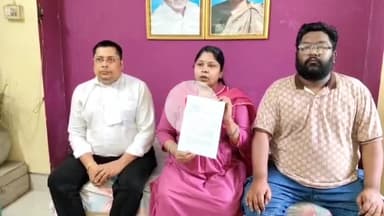 धनबाद/केंदुआडीह: पूर्व सांसद राजकिशोर महतो की बहू विनिता सिंह ने सुरक्षा की गुहार लगाते हुए आवास पर की प्रेस वार्ता