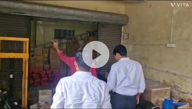 बांसवाड़ा: महात्मा गांधी अस्पताल परिसर स्थित ड्रग वेयरहाउस का जिला कलेक्टर ने किया निरीक्षण, गुणवत्ता परखी