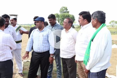 శివంపేట్: నాణ్యత ప్రమాణాలను పాటిస్తూ ధాన్యం కొనుగోలు చేయాలి 
 కలెక్టర్ రాహుల్ రాజ్