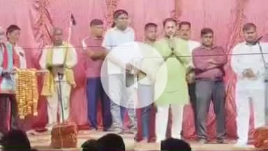 सोहावल: प्रधान संघ अध्यक्ष अनुराग सिंह ने कपासी में हो रही रामलीला का उद्घाटन किया