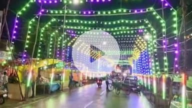 सिराथू: सिराथू में शुरू हुआ दो दिवसीय मेला, बिजली की सजावट से जगमग हुई सड़के, बारिश के चलते भीड़ नदारत