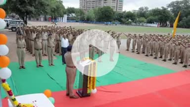 झांसी: पुलिस लाइन झाँसी में राष्ट्रीय एकता दिवस पर भव्य शपथ समारोह का आयोजन, एसएसपी ने पुलिस कर्मियों को दिलाई शपथ