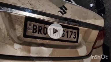 नवादा: भदौनी के पास पटना-रांची रोड पर तेज रफ्तार कार की चपेट में आने से दो लोग जख्मी, कार पलटी, रोड जाम