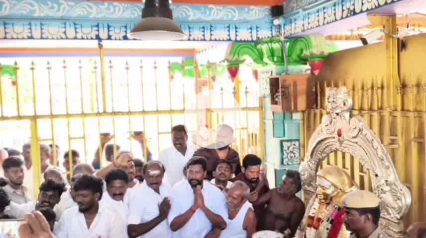 கமுதி: பசும்பொன்னில் தேவர் திரு உருவச் சிலைக்கு ஸ்படிக மாலை