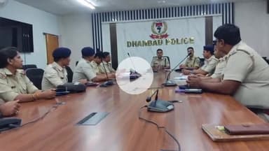 धनबाद/केंदुआडीह: धनबाद: एसएसपी प्रभात कुमार ने पुलिस मुख्यालय में की समीक्षा बैठक, न्यायालय के आदेशों पर समयबद्ध कार्रवाई के निर्देश