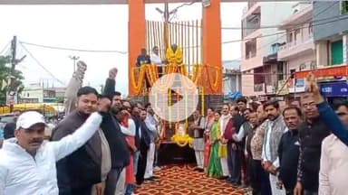 सागर नगर: मकरोनिया के रजाखेड़ी बजरिया में सरदार वल्लभ भाई पटेल की प्रतिमा पर माल्यार्पण कर 150वीं जयंती मनाई गई