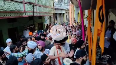 नौतनवा: नौतनवा में सिखों ने प्रभात फेरी निकाल गुरु का किया गुणगान