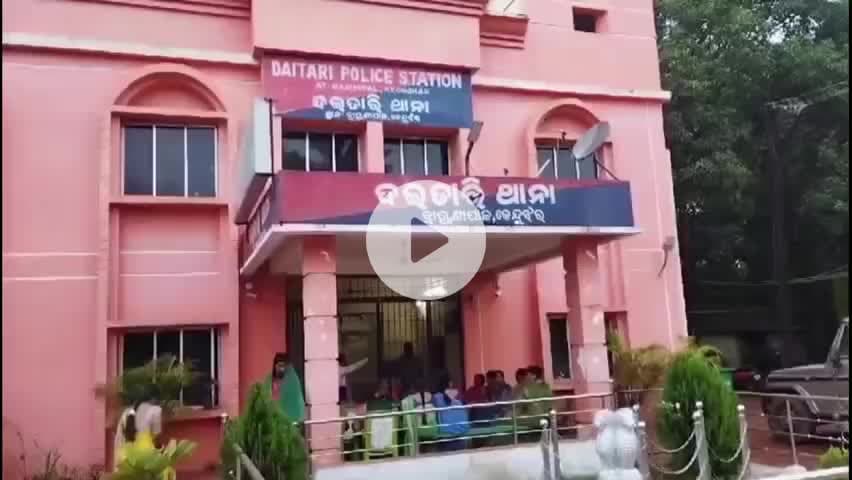 ହରିଚନ୍ଦନପୁର: ଦଇତାରି ପୁଲିସକୁ ବଡ଼ ସଫଳତା୧୯ଟି ଗୋରୁ ଉଦ୍ଧାର ,୪ଟିଭ୍ଯାନ ଜବତ , ୩ଟି ଭ୍ୟାନ  ଚମ୍ପଟ