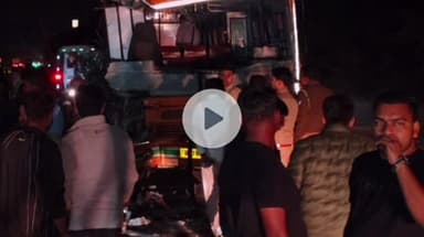 शाहजहांपुर: शाहजहांपुर में दो बसों की भिड़ंत, एक चालक की मौत और 4 लोग घायल