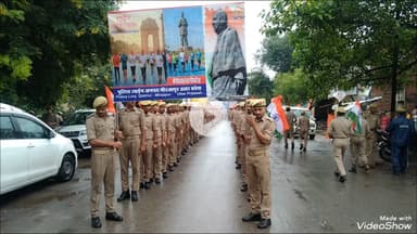 मिर्ज़ापुर: रन फॉर यूनिटी: सरदार वल्लभ भाई पटेल की 150वीं जयंती पर पीएसी, पुलिस और होमगार्ड के जवानों ने सिटी क्लब तक लगाई दौड़