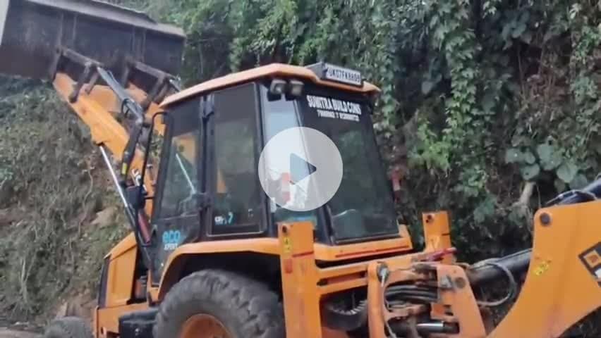 बीरोंखाल: सड़क चौड़ीकरण व सुधारीकरण के नाम पर ग्रामीणों ने विभागीय लापरवाही और ठेकेदार पर मनमानी का लगाया आरोप