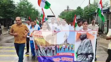 करछना: यमुनापार क्षेत्र के विभिन्न थानों के पुलिसकर्मियों ने दौड़ लगाकर राष्ट्रीय एकता और अखंडता का दिया संदेश