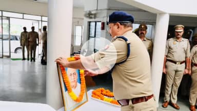 शाहजहांपुर: पुलिस अधीक्षक कार्यालय में राष्ट्रीय एकता दिवस पर एसपी ने सभी अधिकारियों और कर्मचारियों को दिलाई एकता की शपथ