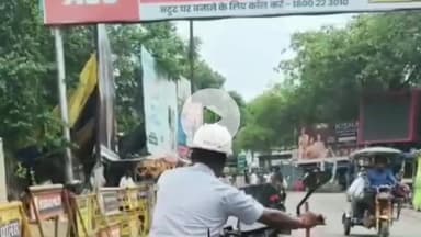 देवघर: देवघर यातायात पुलिस ने बिग बाजार के पास से फुटपाथ पर खड़ी 5 बाइक ज़ब्त की