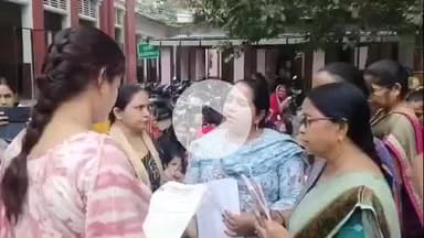 शाहजहांपुर: कलेक्ट्रेट में आशाओं ने तीन साल से बकाया भुगतान कराने की मांग को लेकर धरना प्रदर्शन किया, ज्ञापन दिया