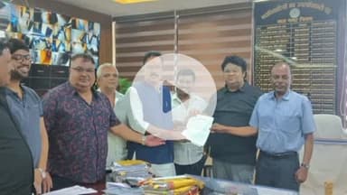 चास: बोकारो जिला कांग्रेस पार्टी अध्यक्ष ने 15 सूत्री मांगों को लेकर चास नगर निगम आयुक्त को सौंपा ज्ञापन