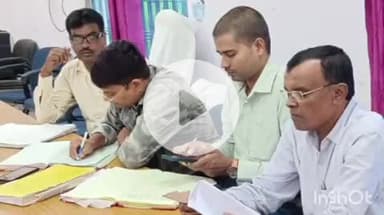 बारुन: जमीनी विवाद से संबंधित समस्याओं के समाधान को लेकर बारुण ब्लॉक के सभाकक्ष में लगा जनता दरबार