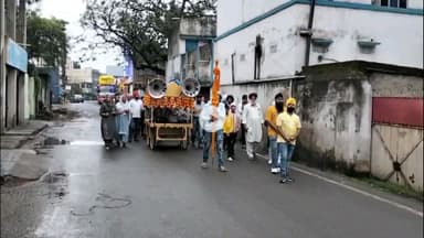 गिरिडीह: धन धन श्री गुरुनानक देव जी के 556वें प्रकाश पर्व पर पंजाबी मोहल्ला से सिख समाज ने निकाली प्रभात फेरी