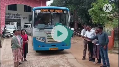 घाघरा: घाघरा ब्लॉक परिसर से बीडीओ ने विज्ञान प्रदर्शनी बस को हरी झंडी दिखाकर किया रवाना