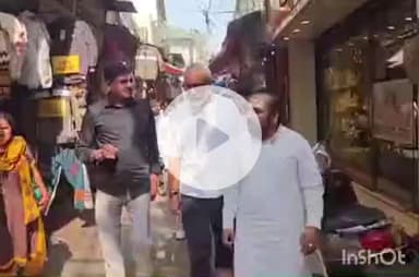 हरिद्वार: प्रसिद्ध फिल्म निर्देशक अनुभव सिन्हा ने हरकीपौड़ी पहुंचकर किया गंगा स्नान, तीर्थ पुरोहितों ने किया स्वागत