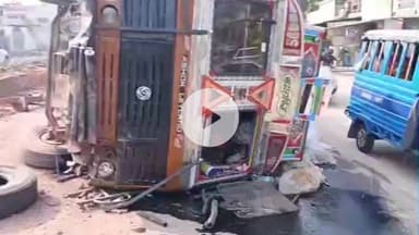 देहरादून: मोहब्बेवाला में फिर से हुआ ट्रक हादसा, ब्रेक फेल होने से ट्रक पलटा, मची अफरा-तफरी