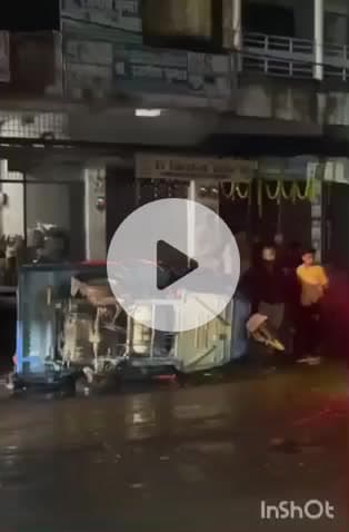 गोपालगंज: जादोपुर रोड पर अनियंत्रित होकर पलटा टेम्पू, टेम्पू चालक बाल-बाल बचा