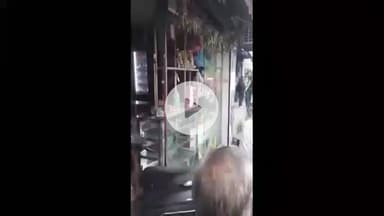 झांसी: पंचकुइयां के पास बने गिफ्ट सेंटर में तेज रफ्तार स्कूटी घुसी, दुकान में लगे कांच हुए क्षतिग्रस्त, वीडियो हुआ वायरल