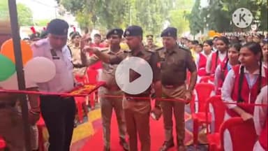 मैनपुरी: मैनपुरी में 1 नवंबर से यातायात माह की शुरुआत, डीएम और एसपी ने पुलिस लाइन से रैली को हरी झंडी दिखाकर किया रवाना