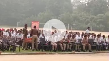 लखीमपुर: पुलिस लाइन में नवंबर यातायात माह 2025 का शुभारंभ, छात्रों और NCC कैडेट्स को सड़क सुरक्षा के नियमों के प्रति किया जागरूक